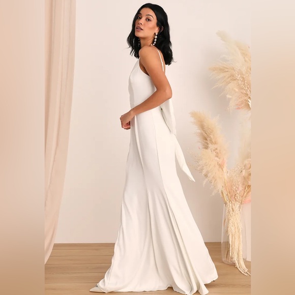 Lulus white long dress with a bow - Picture 3 of 7